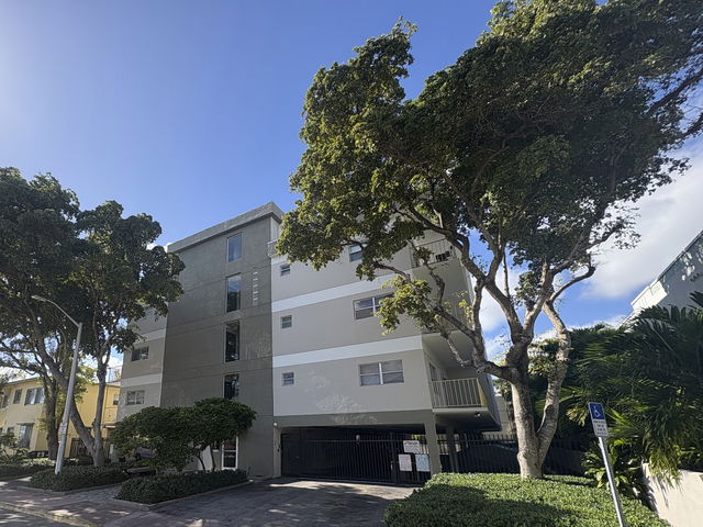 Meridian House Condo photo 2